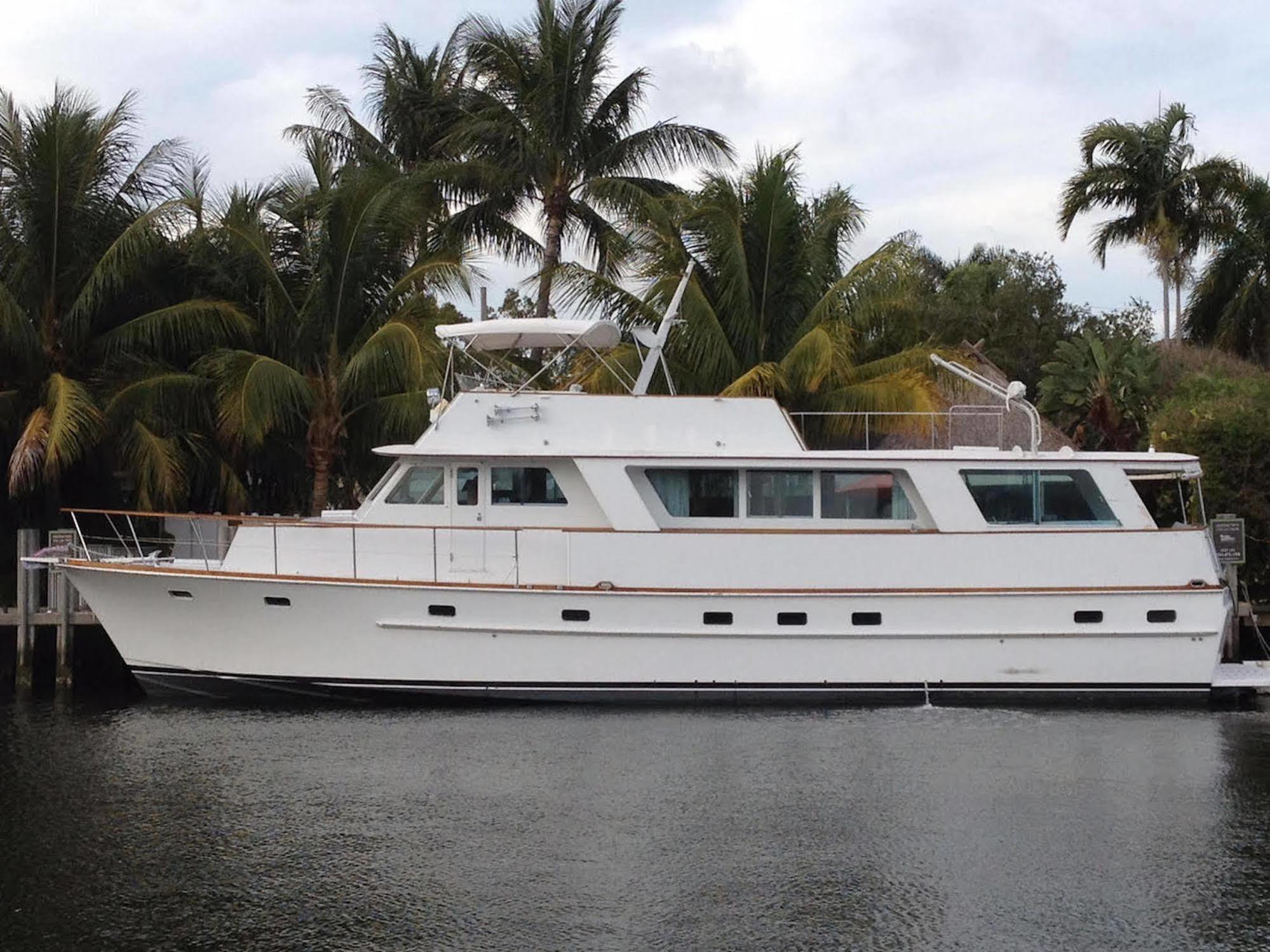 Key West Yacht Life Hotel Stock Island Exterior photo